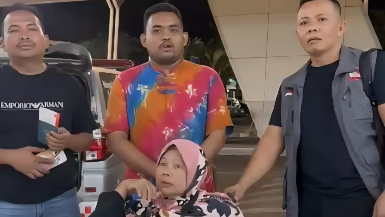 Ibu Sutima Dipulangkan ke Jember Setelah Terlantar Delapan Bulan di Malaysia