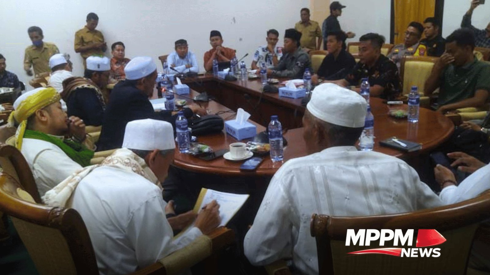 Ulama dan habaib Sampang menyampaikan aspirasi terkait rencana konser Valen DA7 dalam audiensi di DPRD Sampang jelang Ramadan