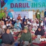 Penyaluran bantuan sembako dan uang tunai PPMM–MPPM kepada warga terdampak banjir di Pondok Pesantren Darul Ihsan, Deli Serdang, Sumatra Utara.