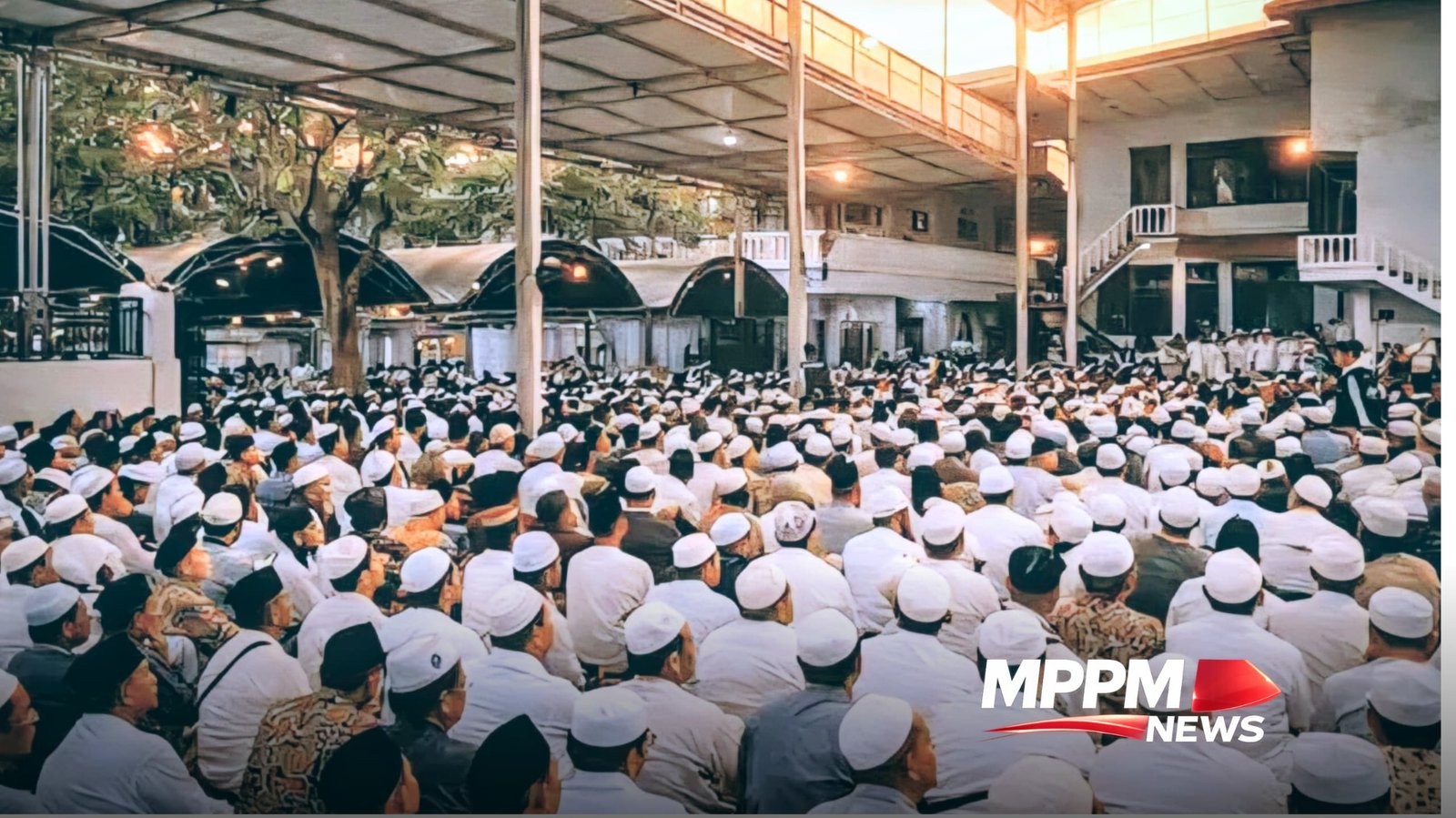 Puluhan ribu jamaah menghadiri Haul ke-93 RKH Abd Hamid Banyuanyar di Pondok Pesantren Al-Hamidy Pamekasan