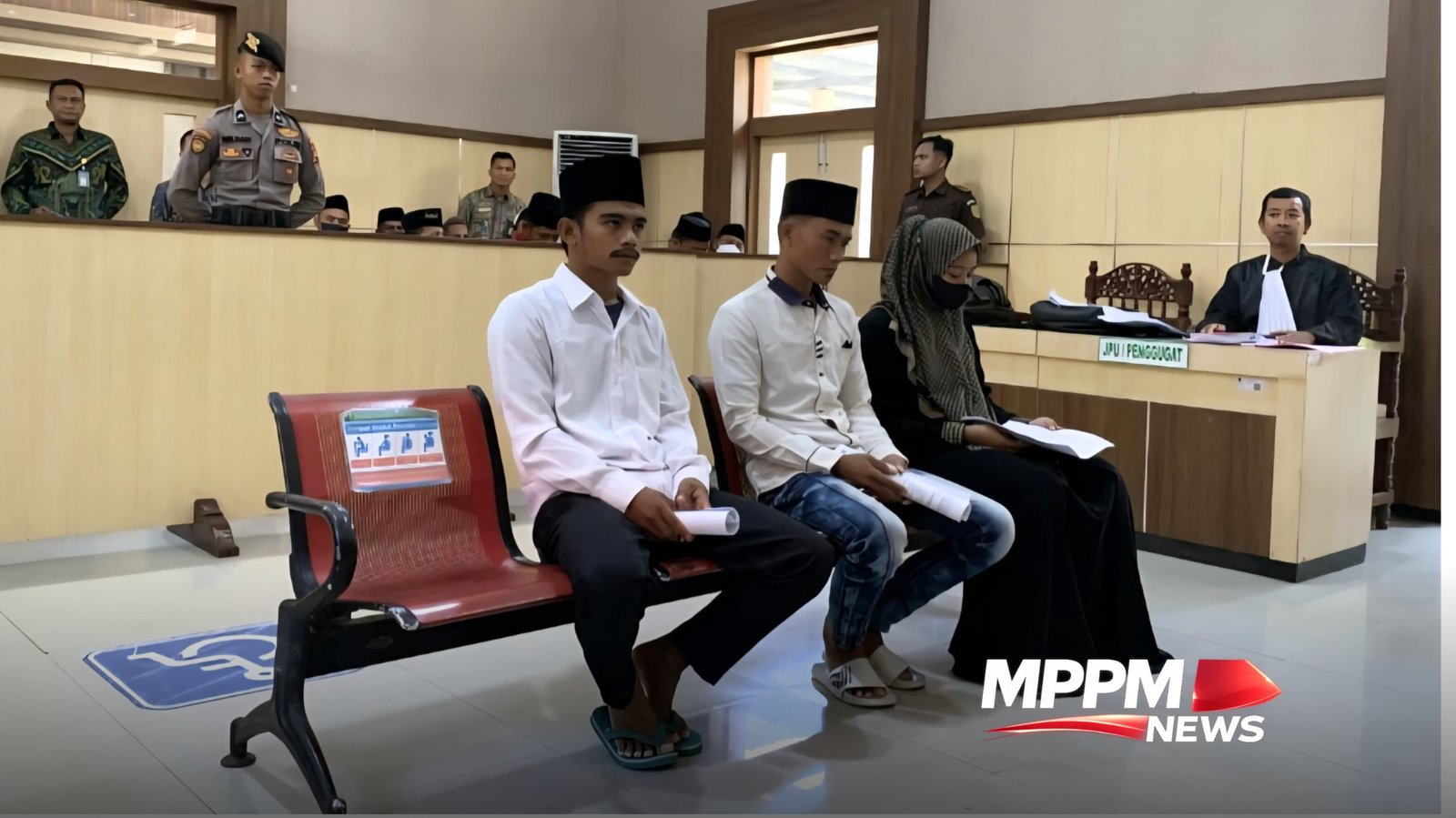Sidang perdana kasus pembunuhan Ustadz Munahah dengan tiga terdakwa di Pengadilan Negeri Pamekasan