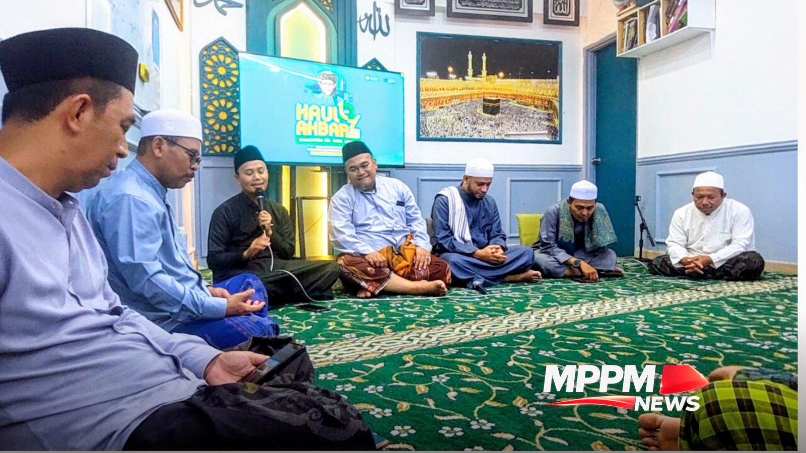 Jamaah menghadiri Haul ke-104 Syaichona Moh. Cholil Bangkalan di Surau Syaichona Moh. Cholil Malaysia Kuala Lumpur