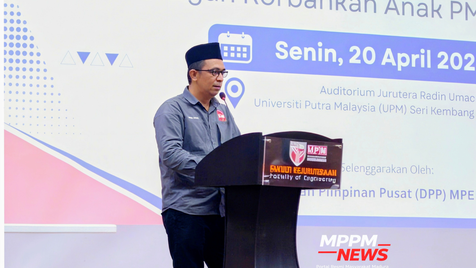Abdul Kholik menyampaikan paparan tentang ancaman hilangnya identitas anak PMI dalam forum di Universiti Putra Malaysia.