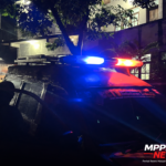 Tim MPPM bersiaga di lokasi penanganan pemulangan jenazah PMI di Malaysia pada malam hari menggunakan kendaraan operasional.