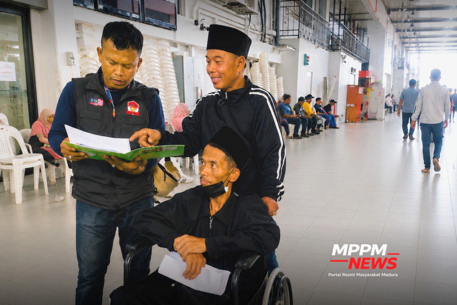 Pemulangan PMI sakit asal Sampang dari Malaysia didampingi Tim Siaga MPPM di KLIA Kuala Lumpur