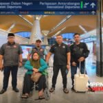 Tim SIAGA MPPM mendampingi pemulangan PMI sakit asal Sampang melalui Bandara Internasional Kuala Lumpur menuju Indonesia.