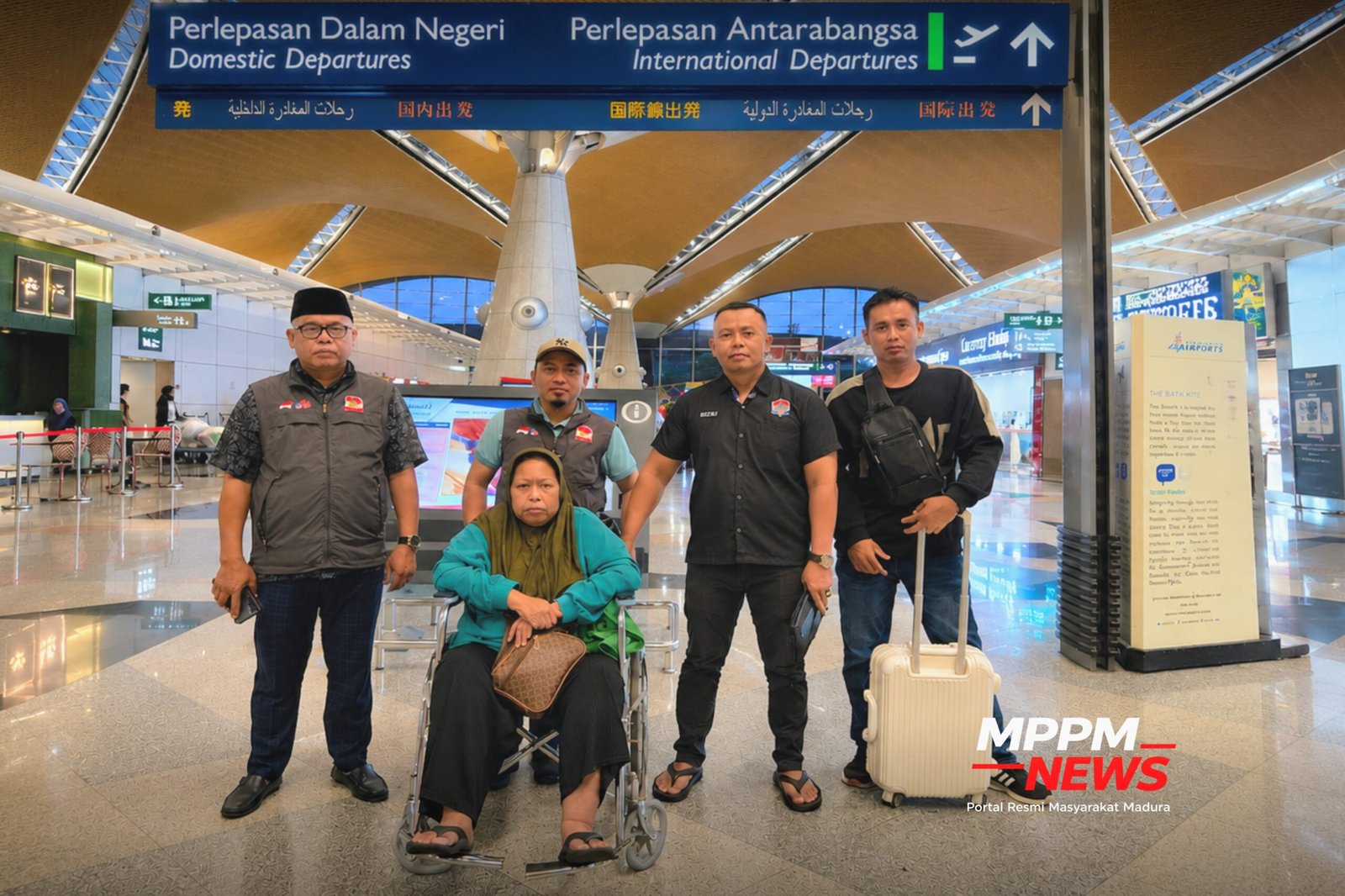 Tim SIAGA MPPM Pulangkan PMI Sakit Asal Sampang