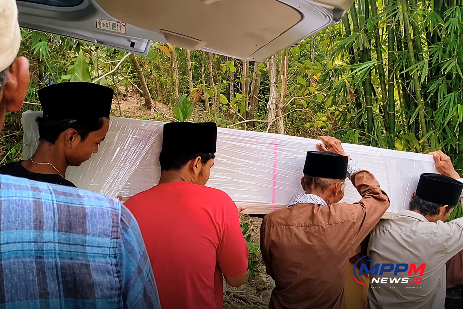 TPPJ MPPM Serahkan Jenazah PMI Asal Bangkalan kepada Keluarga