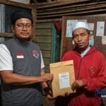 Penyerahan jenazah Masya PMI Probolinggo kepada keluarga setelah dipulangkan dari Malaysia