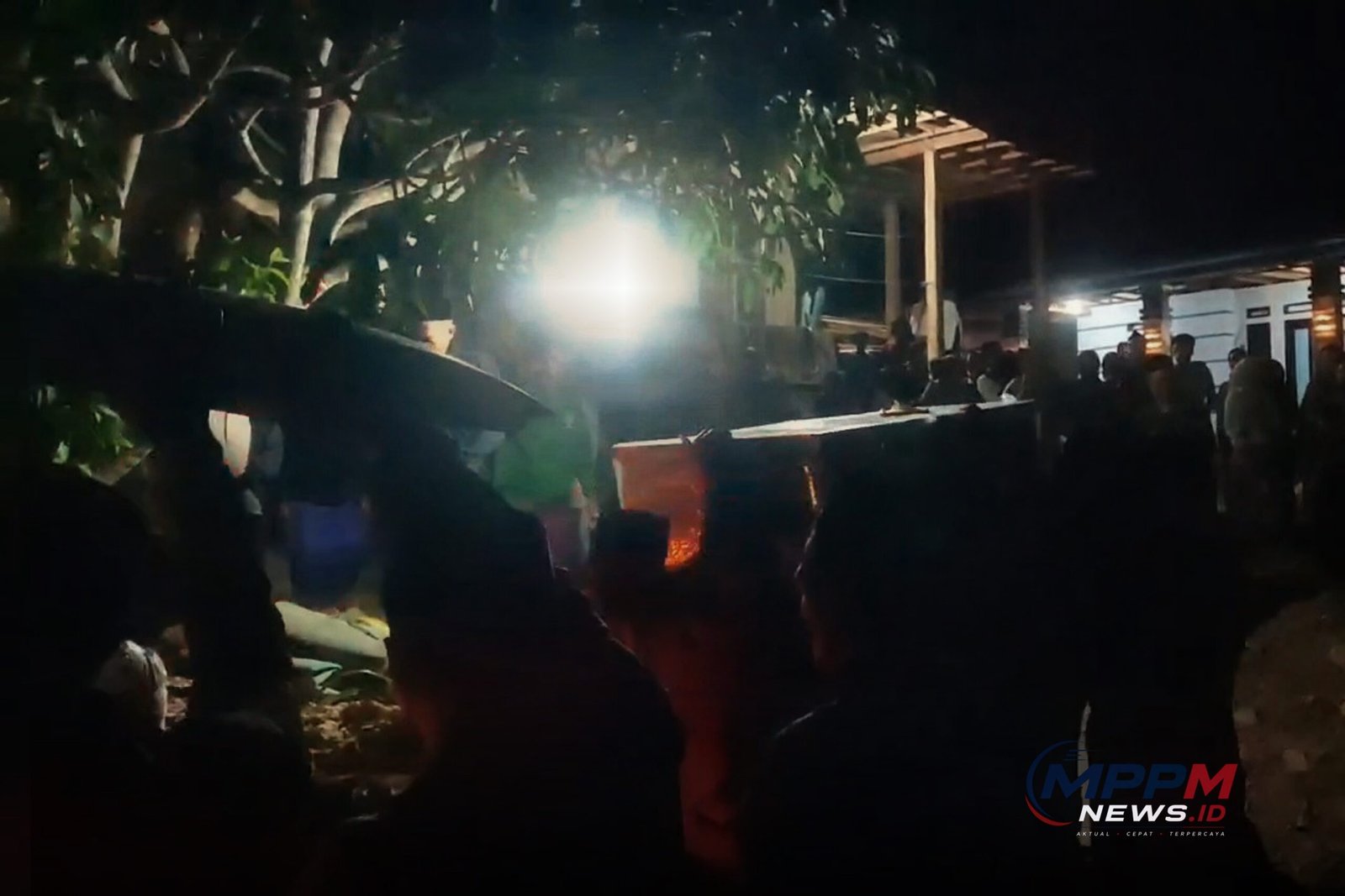 Jenazah Nuridin, PMI Sampang, Tiba di Kampung Halaman