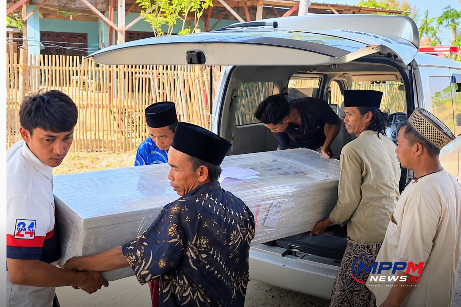 Jenazah Abdul Munip Tiba di Sampang Setelah Dipulangkan dari Malaysia