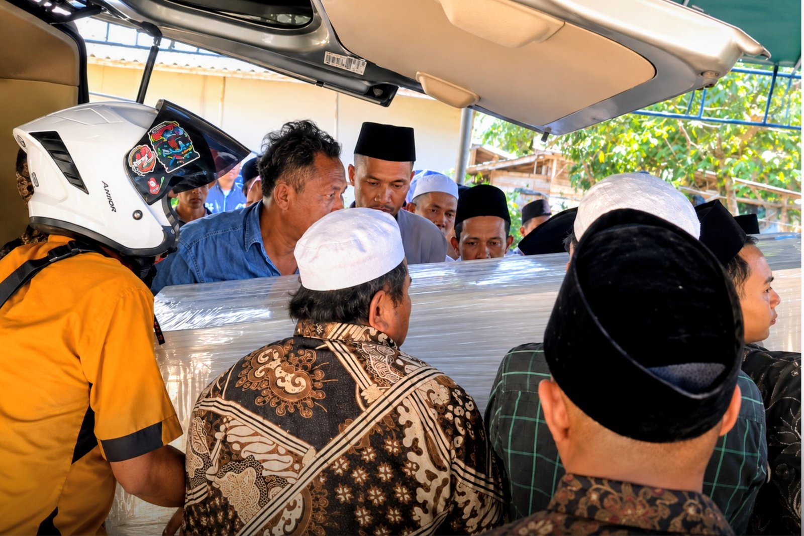 Jenazah Seri Buhar Tiba di Sampang setelah Dipulangkan dari Malaysia