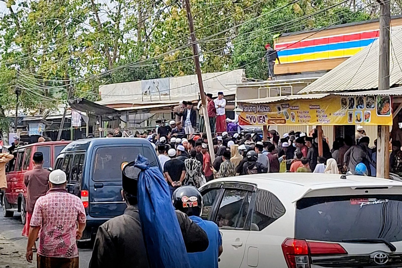 Indomaret Palengaan Dibongkar Massa di Tengah Polemik PBG
