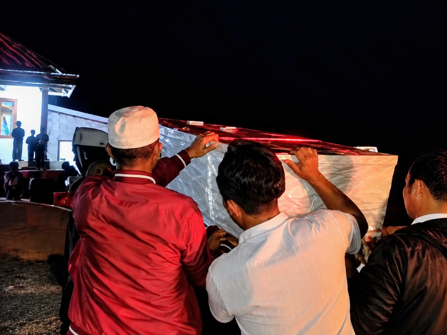 Dani dan Imsani Menyusul, Dua Jenazah PMI Tiba di Rumah Duka